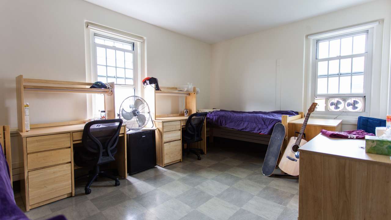 Huntress Hall double occupancy dorm room