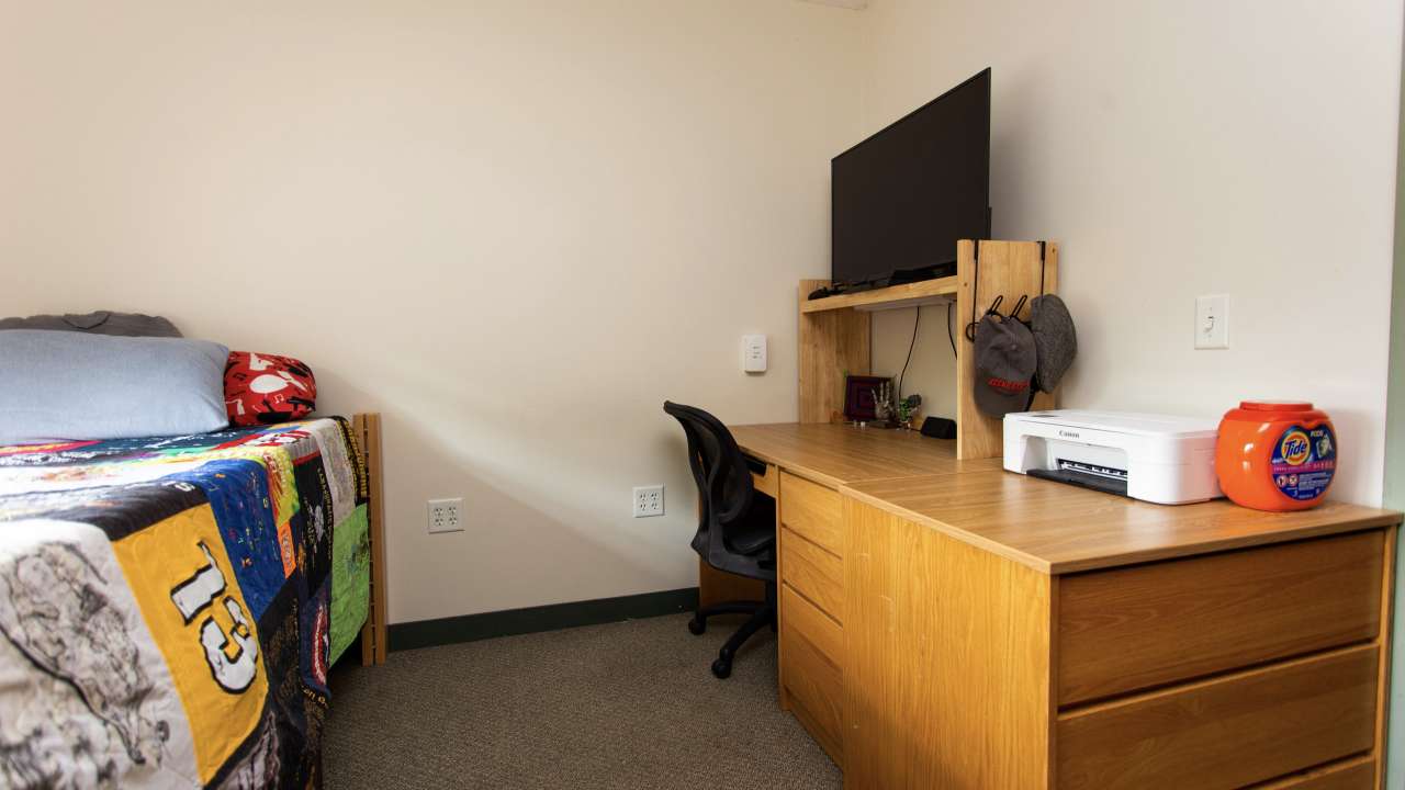 Pondside II Apartments single room