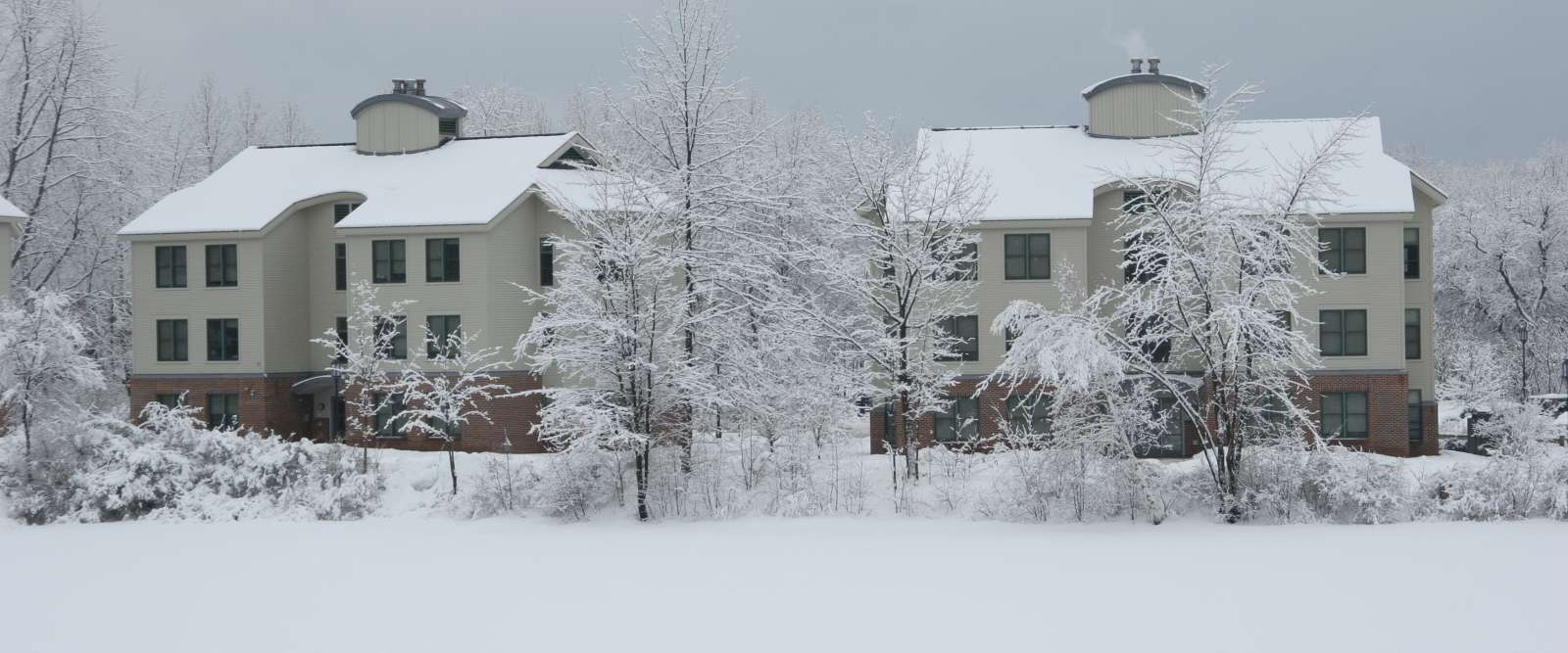 Pondside II Apartments, exterior