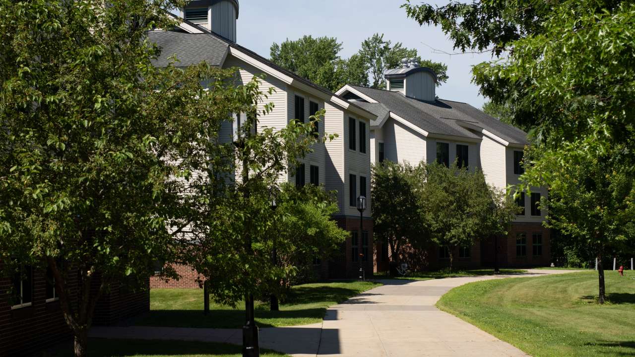 Pondside II Apartments, exterior